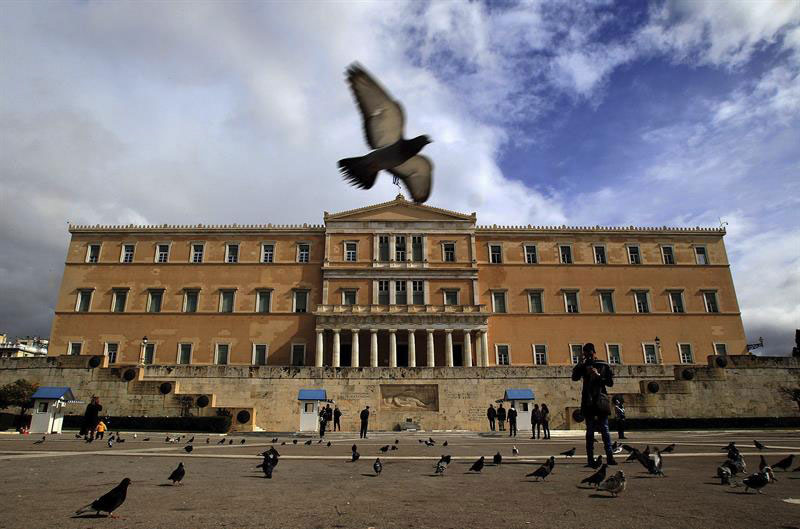 El pueblo de Grecia votó contra la deuda, pero Syriza cede ante la Troika