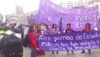 Protesta de organizaciones feministas y socialistas