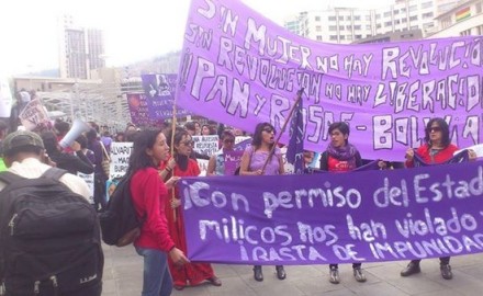 Protesta de organizaciones feministas y socialistas