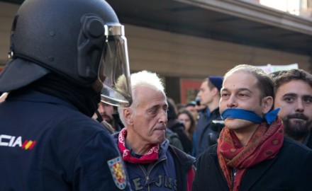 El gobierno español impone en el Parlamento su “ley mordaza”, inspirada en el franquismo