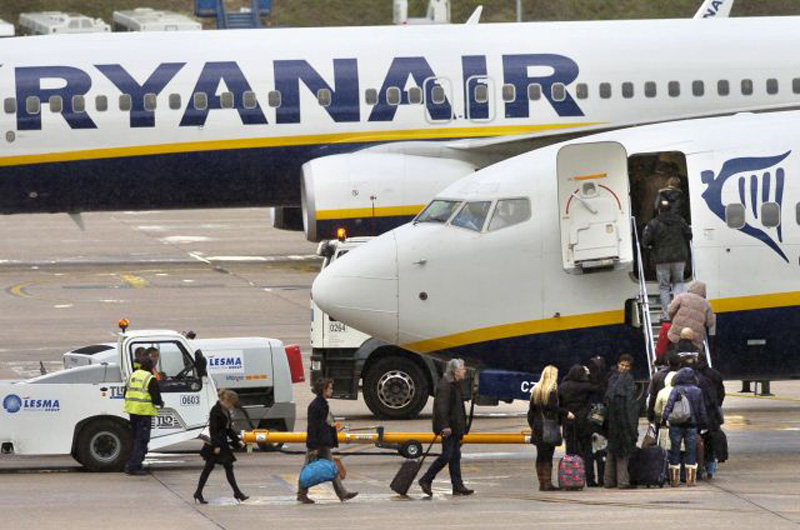 Trabajadores de Ryanair comienzan huelga indefinida en Madrid