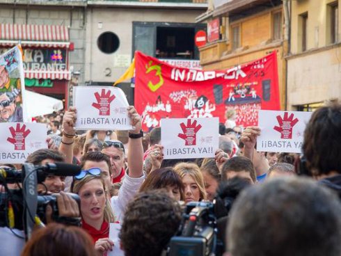 San Fermín y el gran esfuerzo de la prensa e instituciones para legitimar la violencia de género