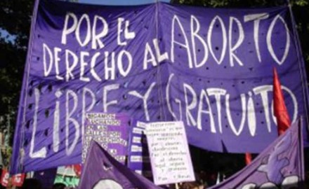 Aprobada ley del PP que prohíbe abortar a menores de 16 y 18 años sin permiso paterno