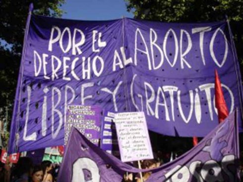 Aprobada ley del PP que prohíbe abortar a menores de 16 y 18 años sin permiso paterno