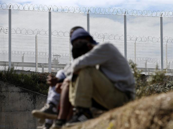 Muere un inmigrante en el túnel de la Mancha, Francia e Inglaterra endurecen medidas anti-inmigratorias