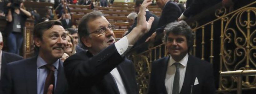 Rajoy sigue en la Moncloa, entre las cenizas del PSOE y un Congreso blindado