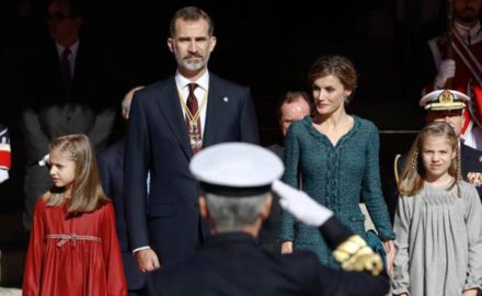 Felipe VI bendice la gran coalición y pide más concertación