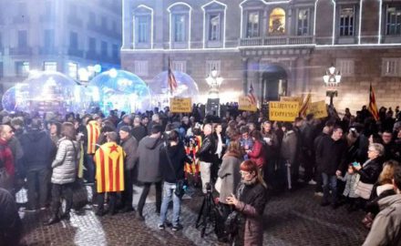 La ofensiva españolista no cesa ni en Navidad: detenido un concejal de la CUP